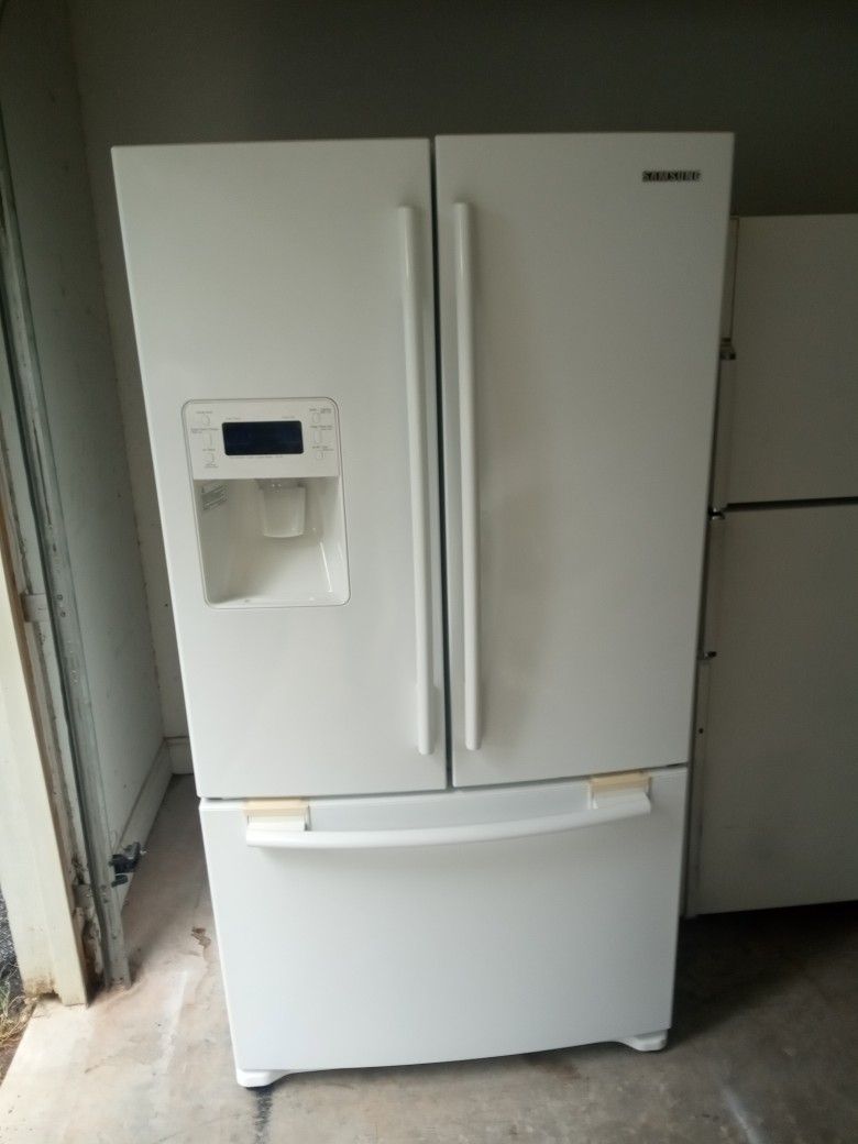 French Door Refrigerator Works Excellent