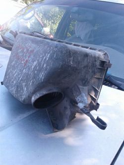 00 Lexus GS 400 Air cleaner box