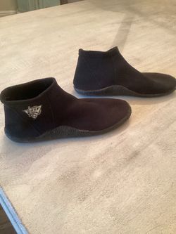 Mens water shoes size 11