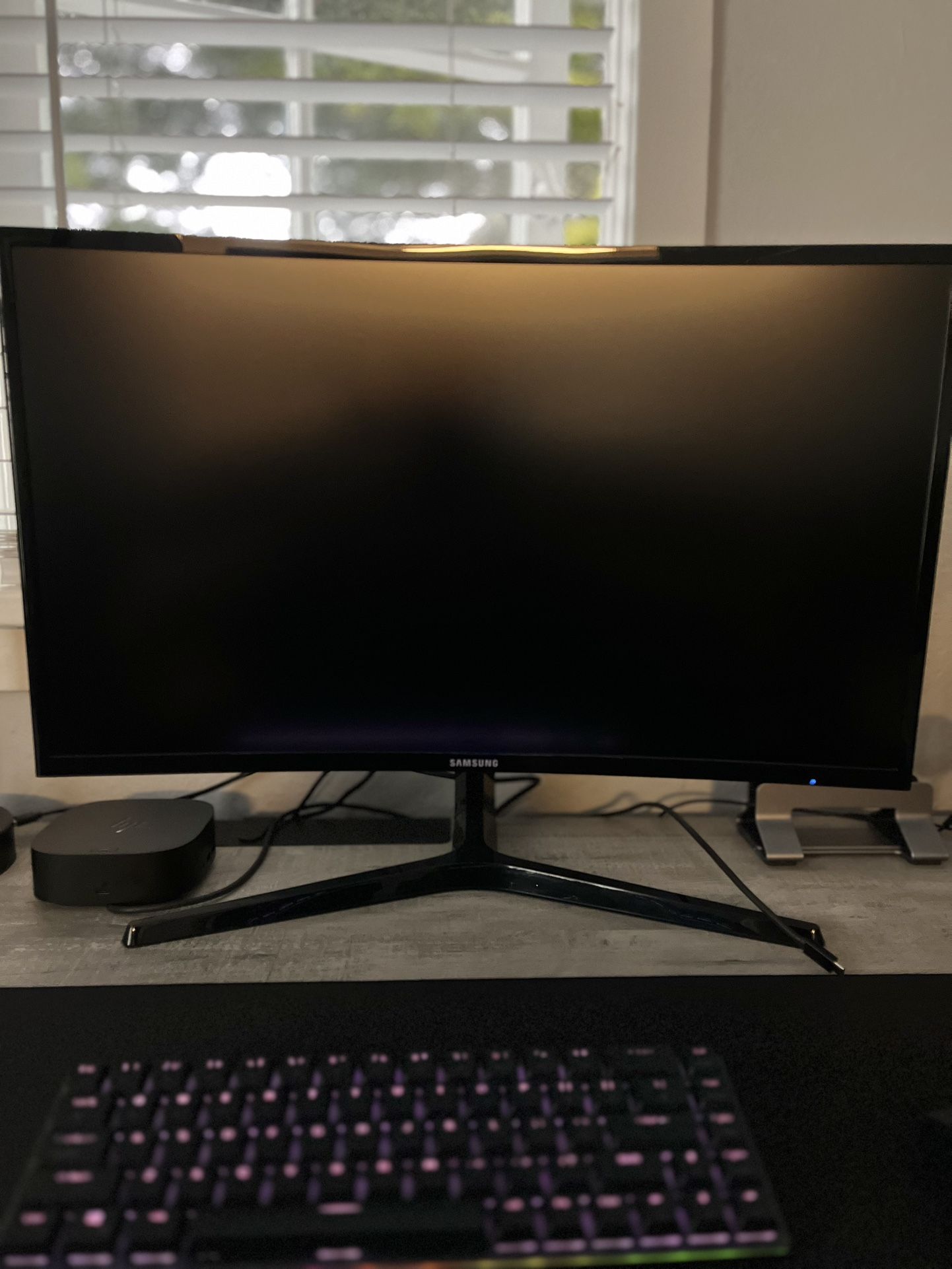SAMSUNG 27" Curved 1920x1080 VGA HDMI 60hz 4ms AMD Freesync HD LED Monitor