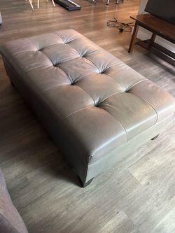 Leather coffee table/ottoman with lift top