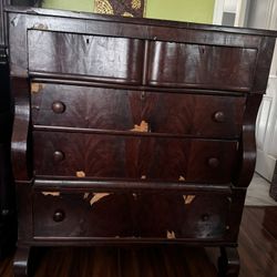 Dresser