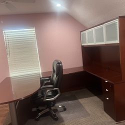 Executive Elegant  U Office Desks 6’ x 9’ Color Cherry 