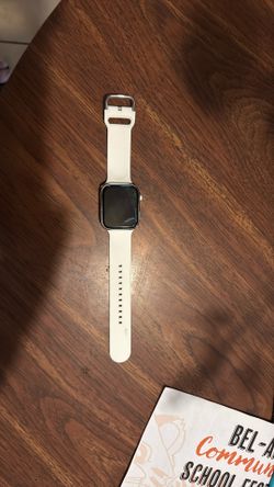 Apple I Watch sport  series 8 White Band  45 MM case