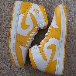 Wmns Air Jordan Retro 1 Mid "Pollen " Size 12wmns/10.5 Men 