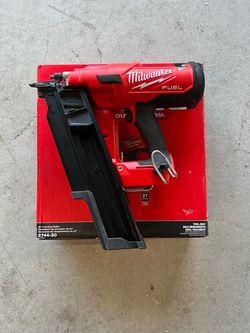 Milwaukee M18 FUEL 3-1/2 in. 18-Volt 21-Degree Lithium-Ion Brushless Cordless Framing Nailer (Battery Not Included)