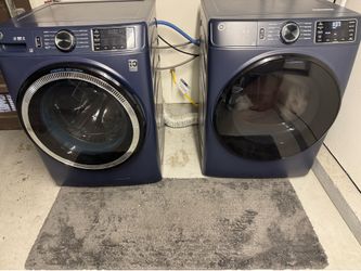 GE UltraFresh Vent System Large Front Load Washer and Dryer