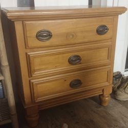 Night Stand/Table/End Table Solid Oak