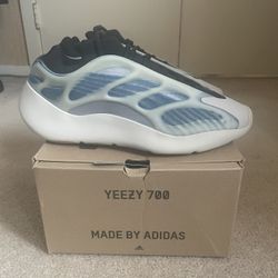 Yeezy 700 V3 ‘Kyanite’ Size 11