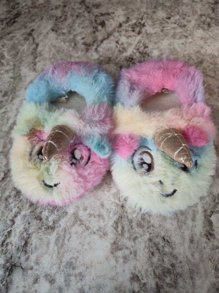 Cutest Unicorn Soft Girl Slippers- Size 5)6 Toddler
