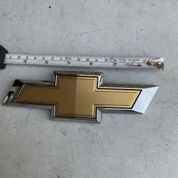 2019 - 2025 CHEVROLET BLAZER BOWTIE GRILLE  EMBLEM OEM