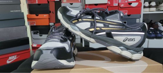Brand new mens ASICS  size 10 mens