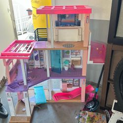 Barbie Dream House 