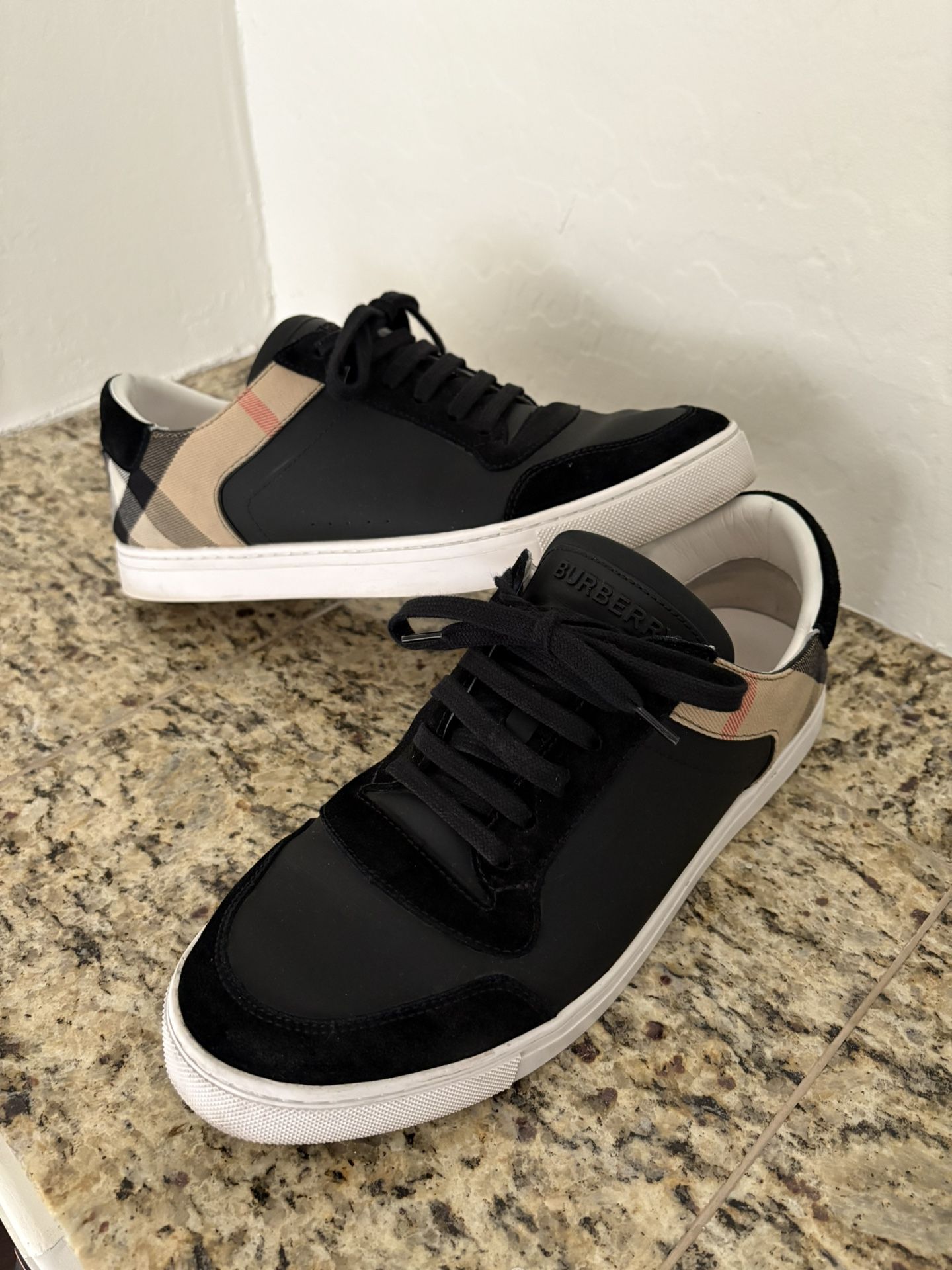 Burberry Sz 12 US