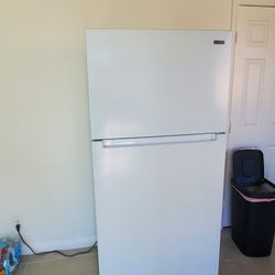 18 cu.ft Top Freezer Fridge - Vissani