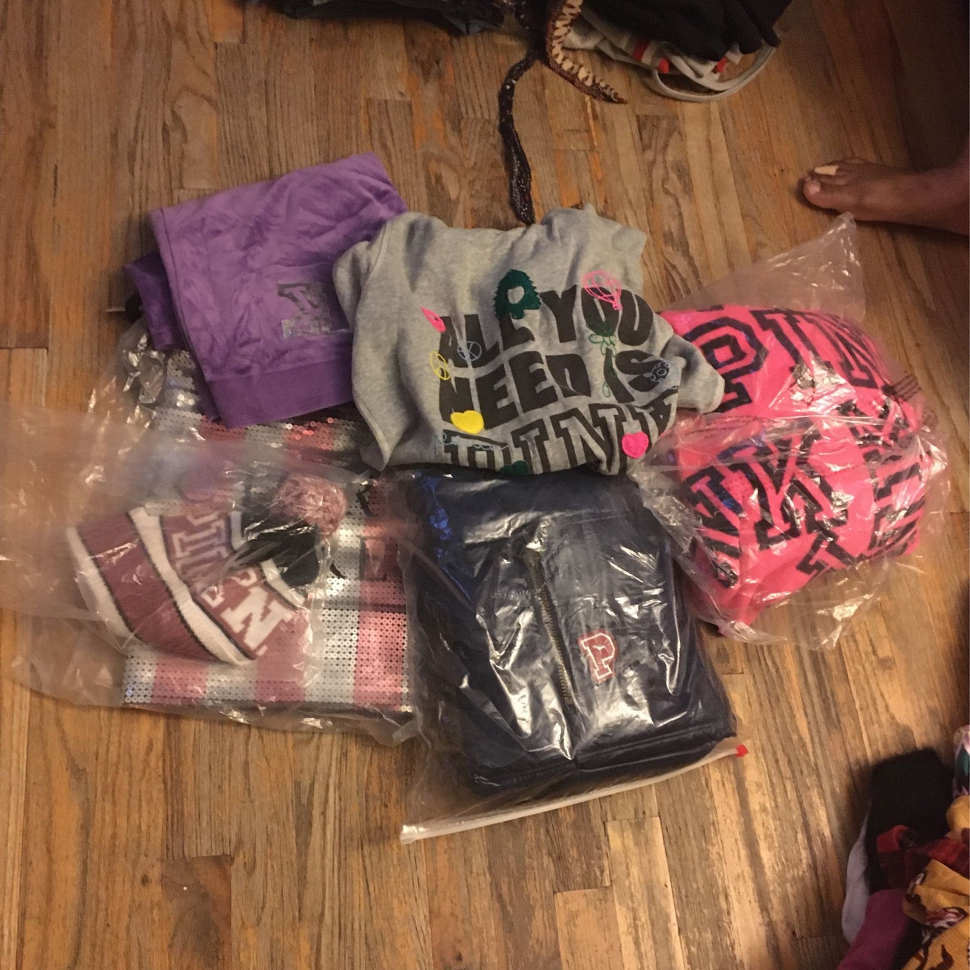 Lot Of (6) Victoria Secret Items