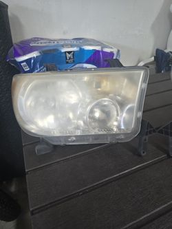 Best Offer Wins 2008 Toyota Sequoia Headlights 2 Pack