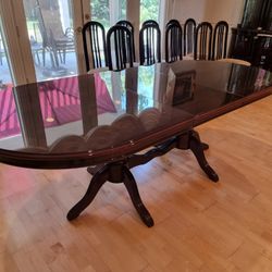 ITALIAN ADJTABLE TABLE WITH 10 CHAIRS