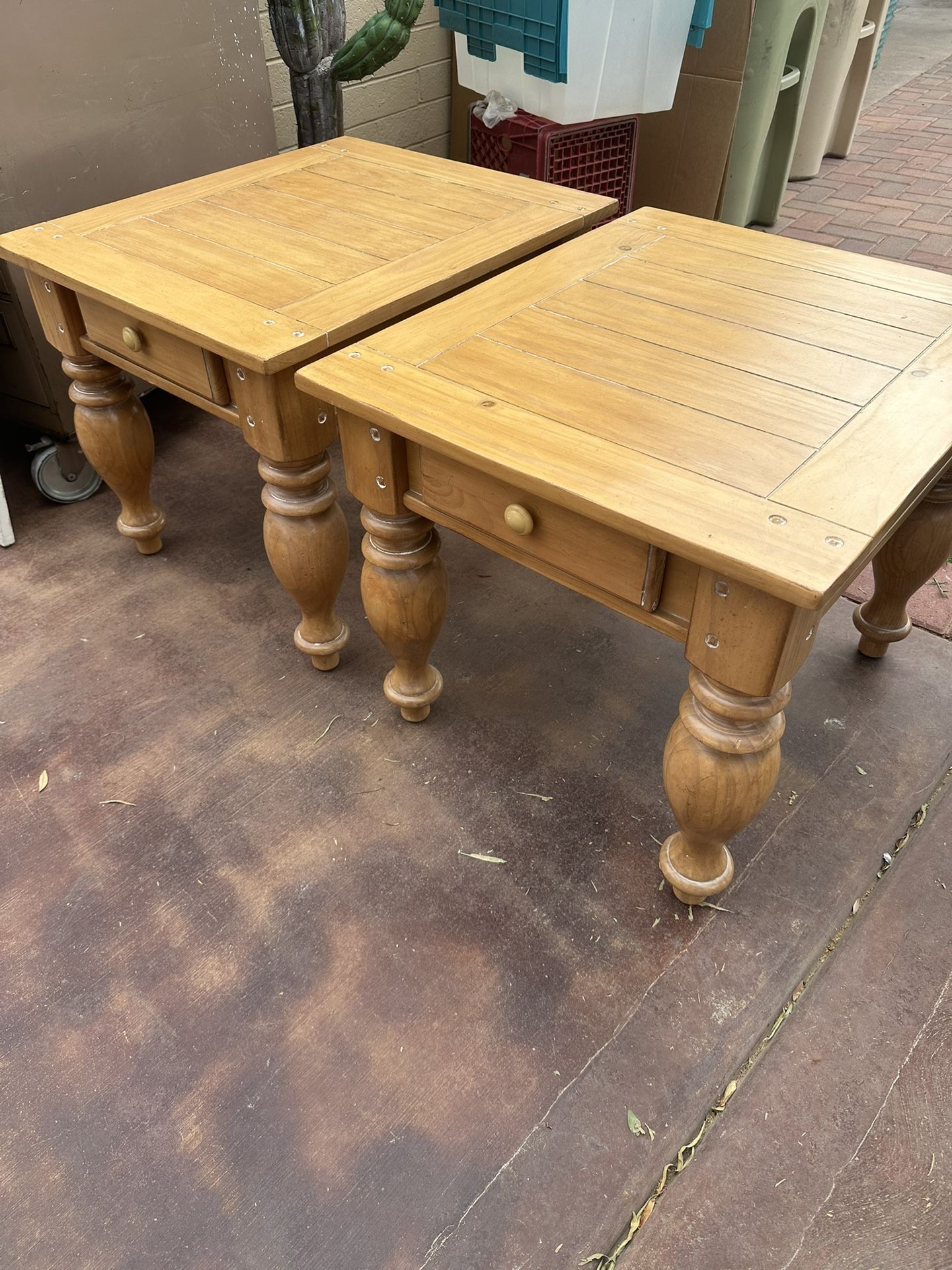 2 Ends Tables