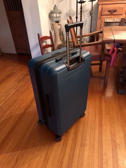 Brookstone Nelson 29” Harside Spinning Luggage
