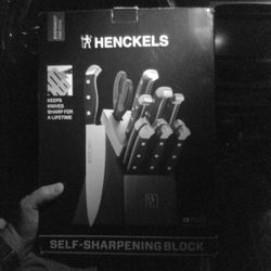 Henckles    13 Piece   Self Sharping Block 