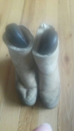 Tan ugg boots