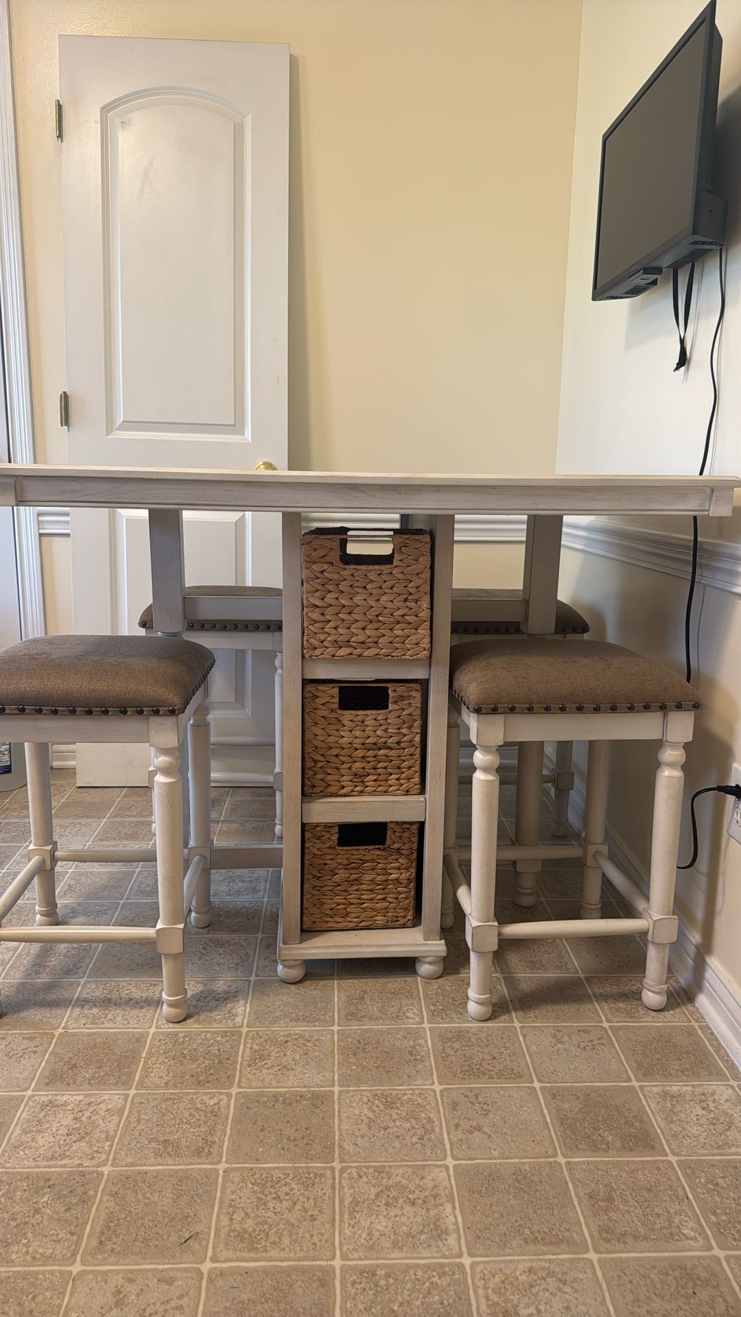 Wooden Dinning Table With Stools