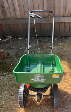 Scotts Turf Builder EdgeGuard Mini Spreader