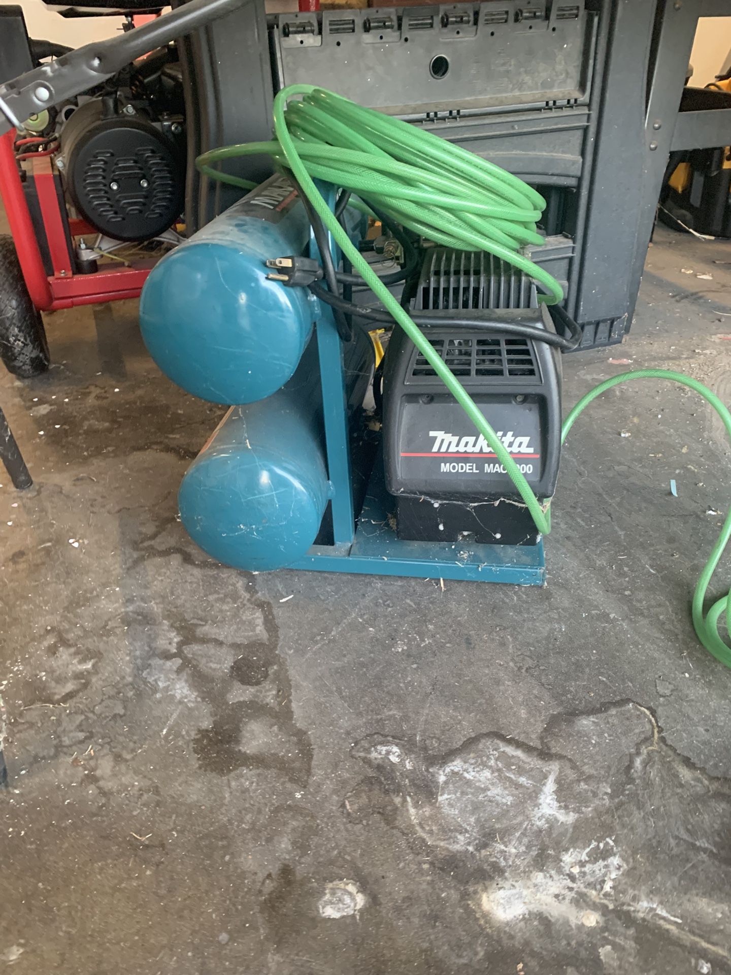Makita MAC2000 Air Compressor 