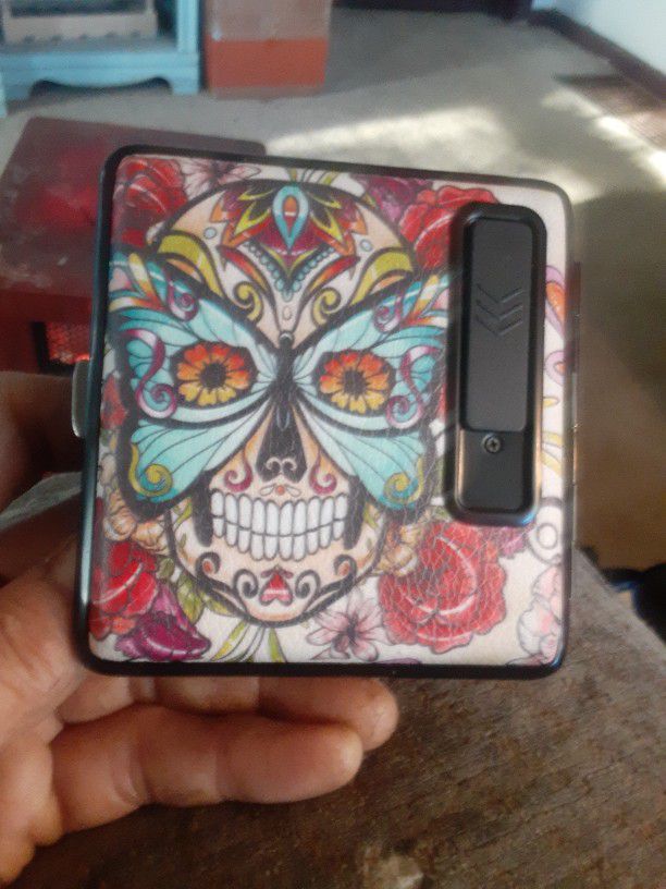 Awesome Cigarette Case W/Built In Coil Lighter