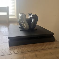 CHECK DESCRIPTION (PS4) PlayStation 4 With Charging Station, 2 Controllers. 