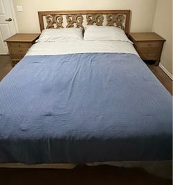 King Size Bedroom Set (Bed, 2 Nightstands & Tall Dresser)