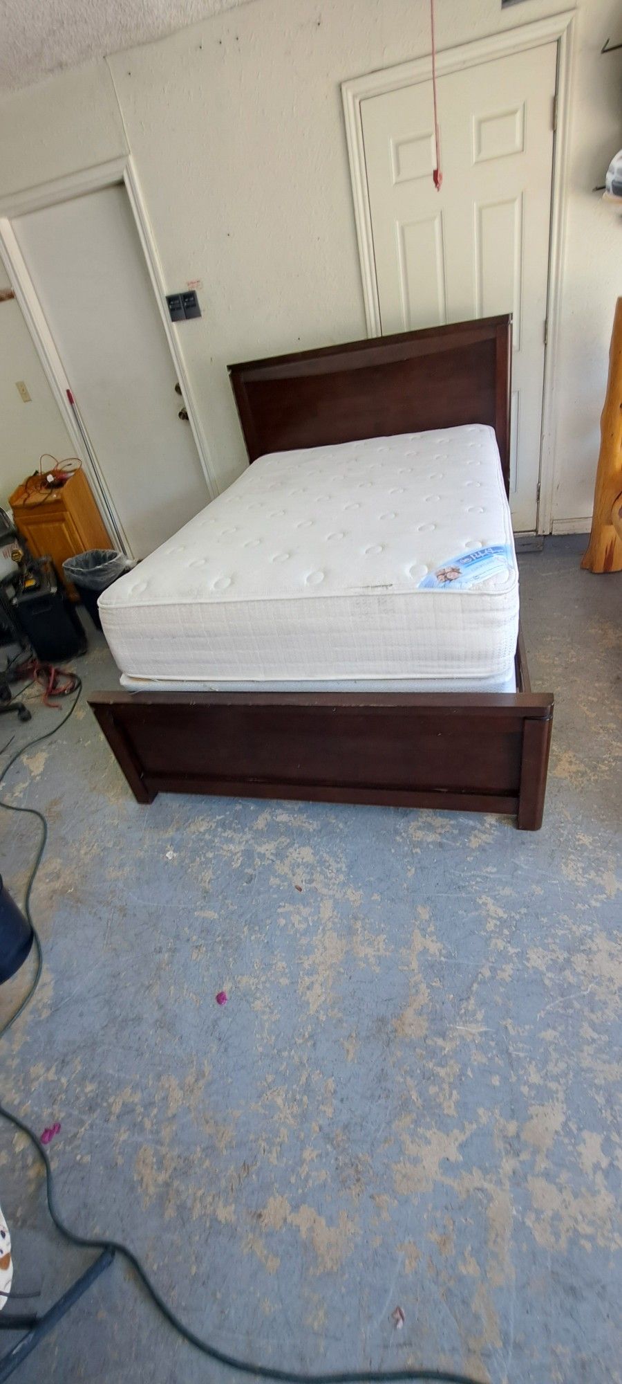 cama full size detalle en colchon pero no afecta se ve en la ultima foto