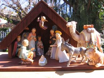 Hummel Nativity With Manger Mid-Century 
