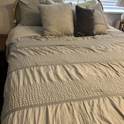 Queen Size Bed 