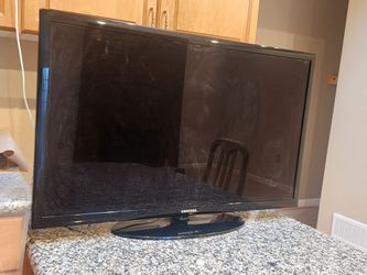 Samsung 40" 1080p LED TV (Model: UN40D5005) – Works Great
