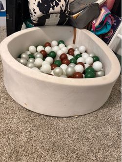 Kids ball pit