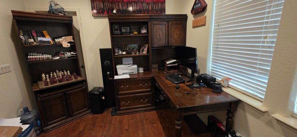 Office Desk MUST SELL ASAP
