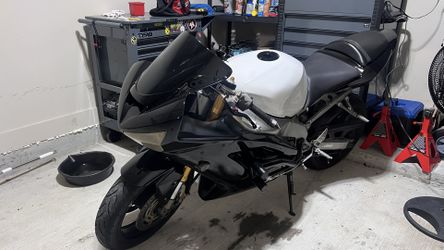 Brand New Gloss Black 03-04 Zx6R Fairings