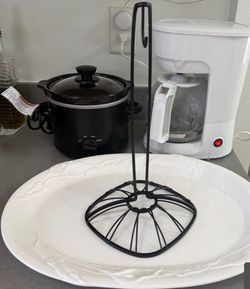 Cafetera, frutero, charol, olla lenta