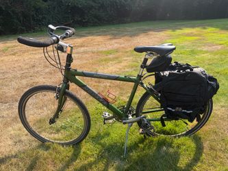 Novara Safari Touring Bike - 17" (Medium) with Panniers