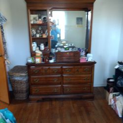 Dresser With Mirror