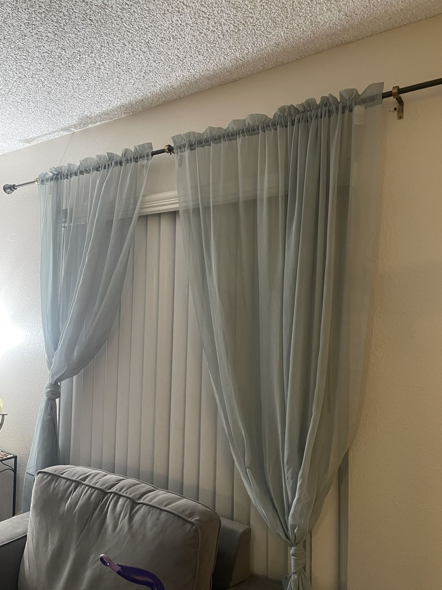 Curtain And Curtain Rod