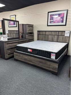 Queen/King Bedroom Set. 🚚WE DELIVER🚚