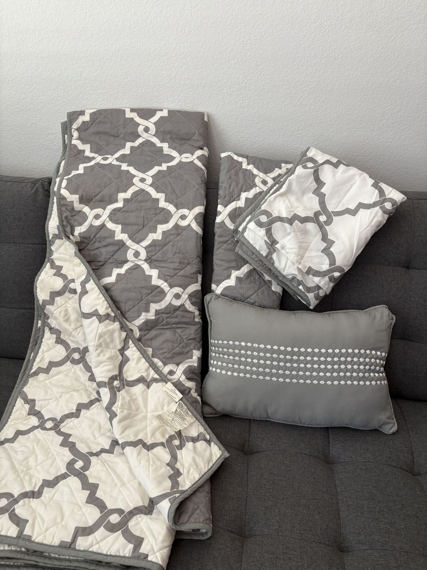 Queen Size Comforter Set