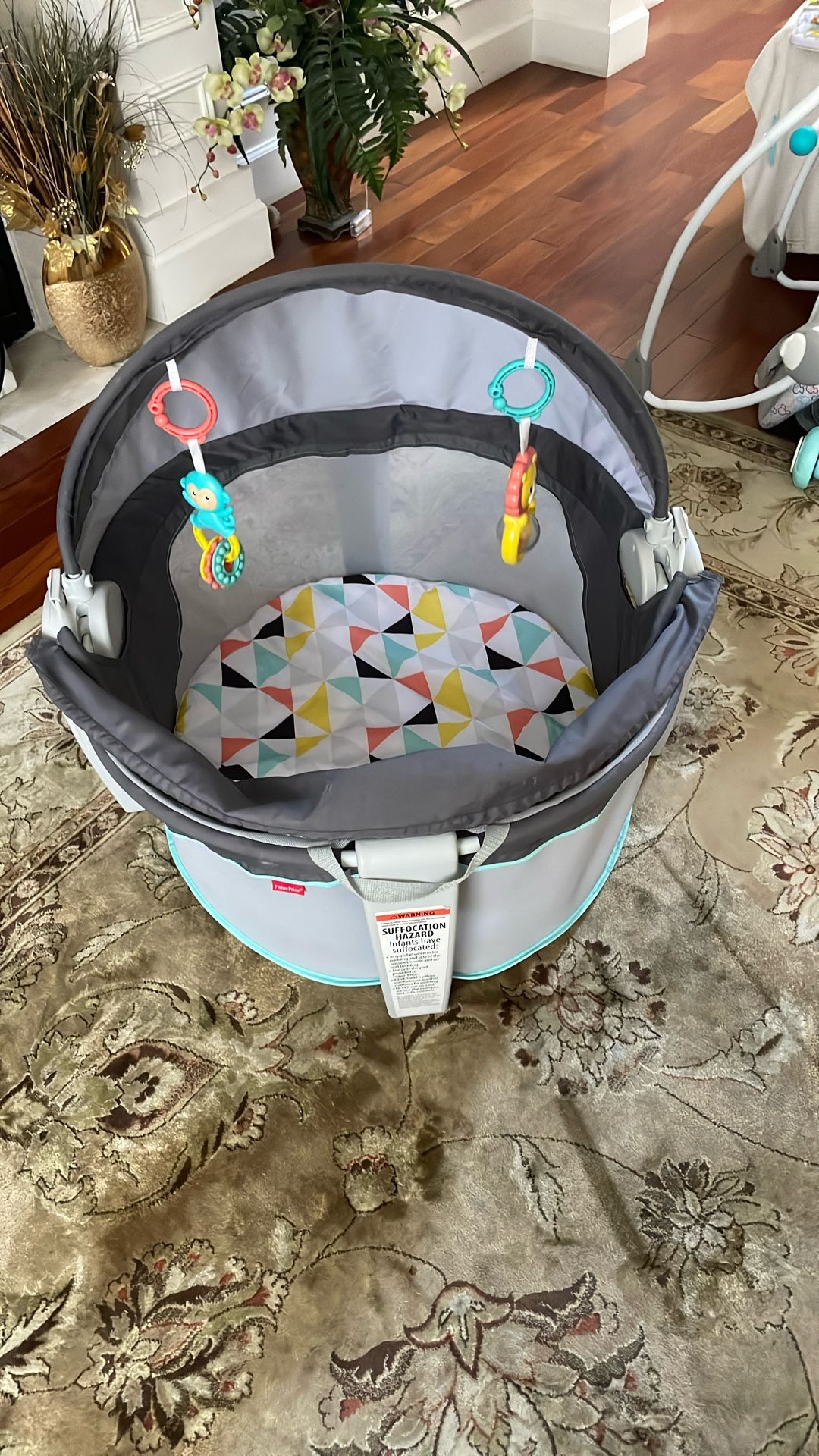 Fisher Price On- The Go Infant Dome Portable Bassinet And play Space,Unisex,Windmill.