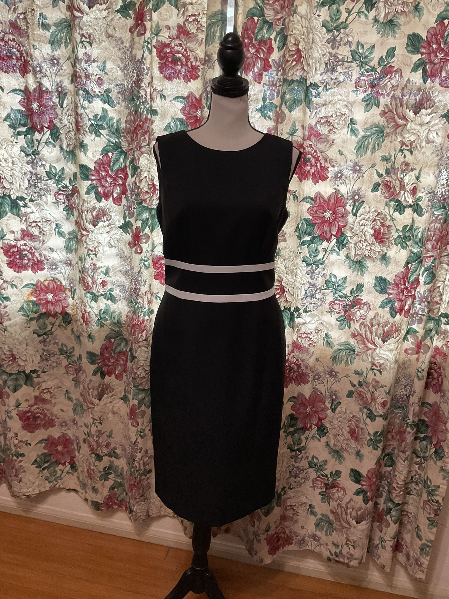 #255-Black Midi Dress. Brand Name: Black Label By: Evan Picone. Size 4.