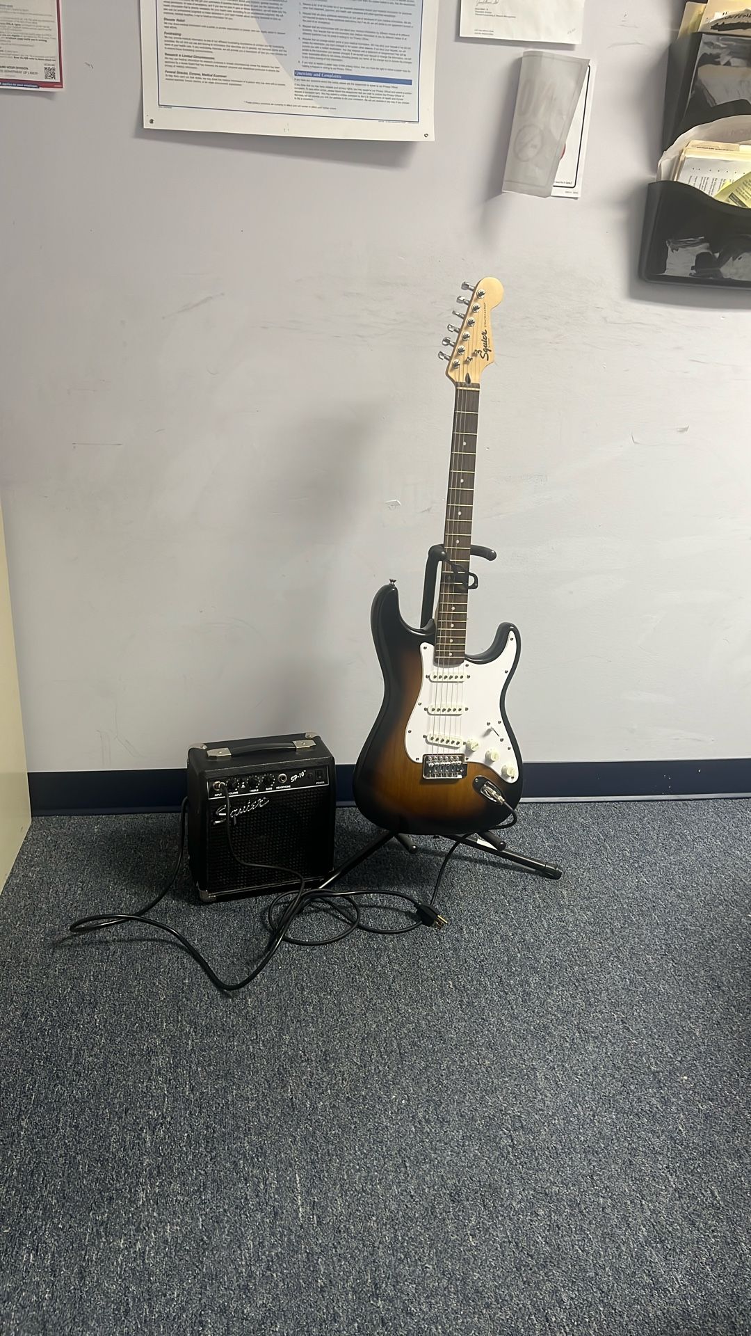 Guitar. Squire Stratocaster Combo