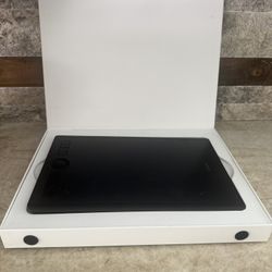 NEW- Wacom Intuos Pro Medium Digital Graphic Drawing Tablet - Black