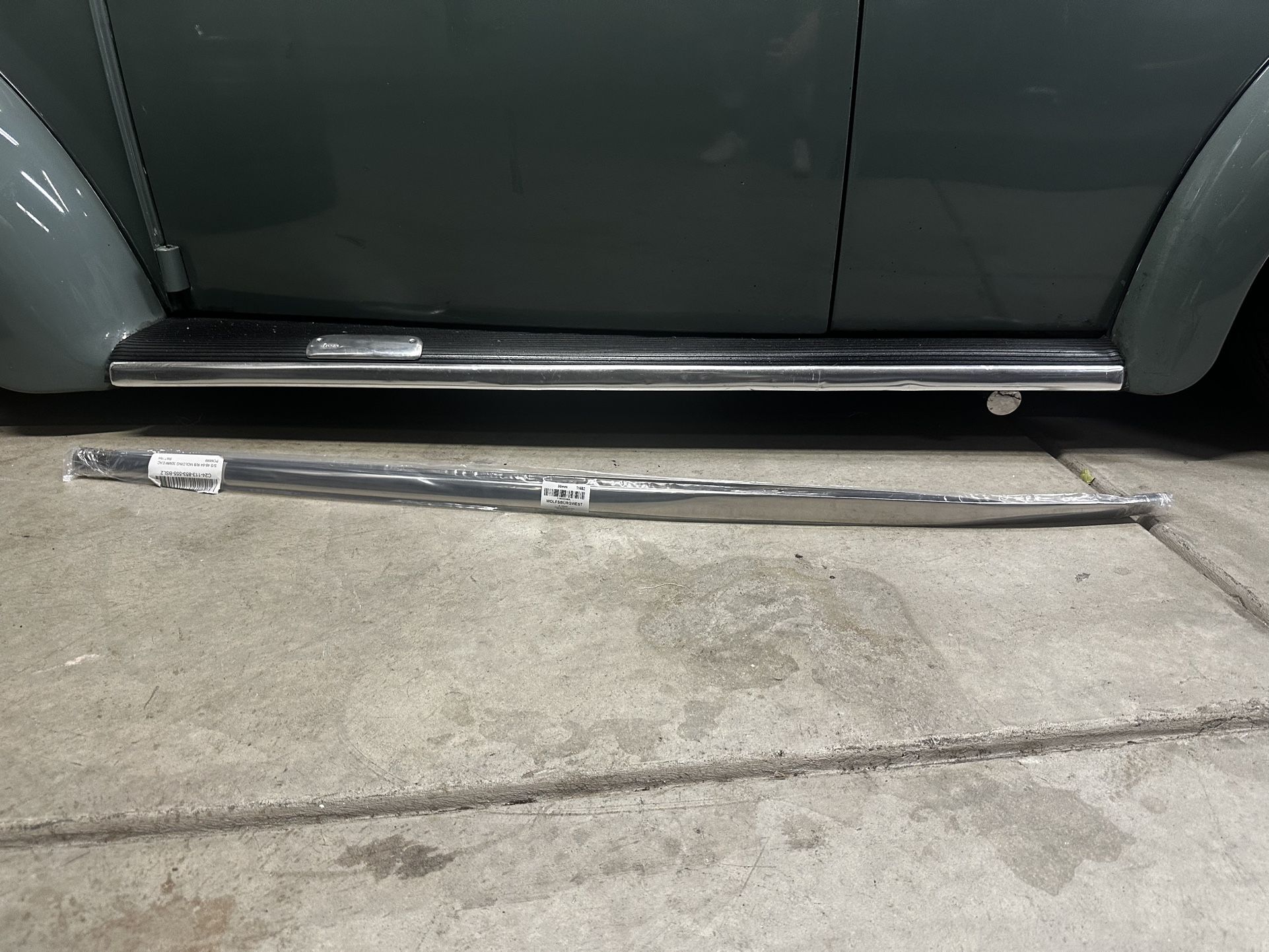 New Damaged VW Bug 30mm Running Board Molding